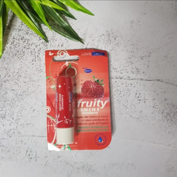 لابيلو العناية بالشفاه فروتي شاين بالفراولة