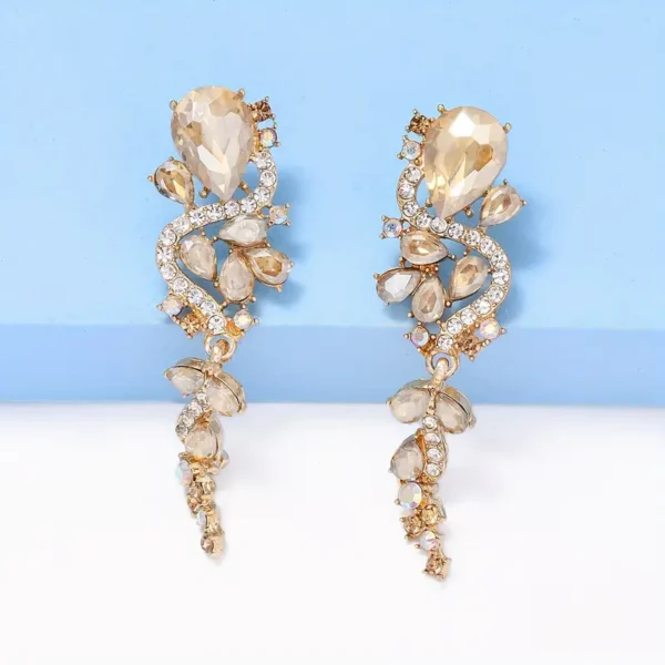 أقراط متدلية طويلة مرصعة بالزجاج والراين اللامعة بأسلوب فاخر وأنيق من سبيكة المجوهرات للمناسبات الراقية والحفلات والأعراس