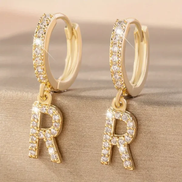 حلق تصميم حرف R مرصع بزركونيا لامعة متدلية أقراط بوهيمية بسيطة المزاج النحاس مطلي بالذهب عيار 14