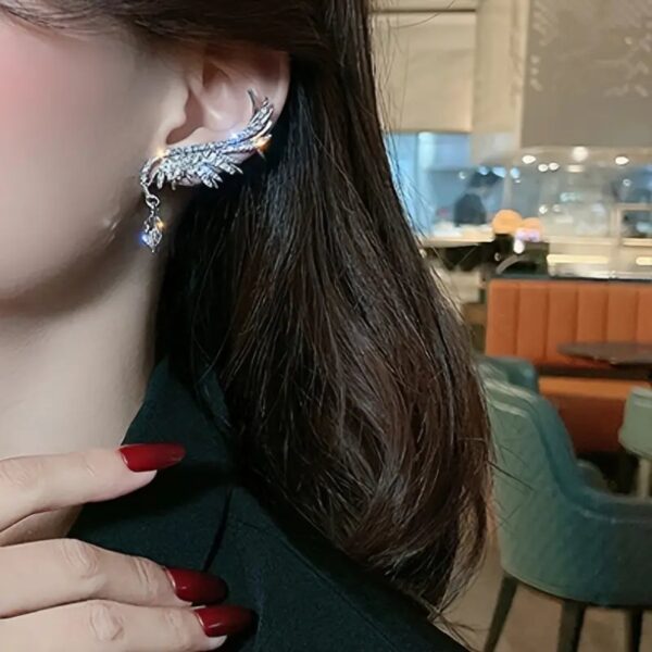 أقراط رائعة مطلية بالفضة بتصميم جناح مرصعة بالراين - تصميم مشبك لامع للنساء، هدية مثالية