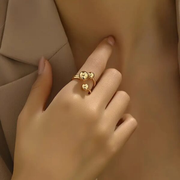 هدية مثالية: خاتم فريد من نوعه بشكل كرة غير منتظمة للفتيات مطلي بالذهب ومقاوم للصدا