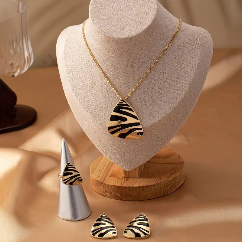 طقم مجوهرات هندسي بطبعة الفهد الأنيق - يشمل أقراط دبوسية، قلادة بتعليقة وخاتم | إكسسوارات أزياء مستوحاة من الطراز القديم للملابس الكاجوال - الصورة 2