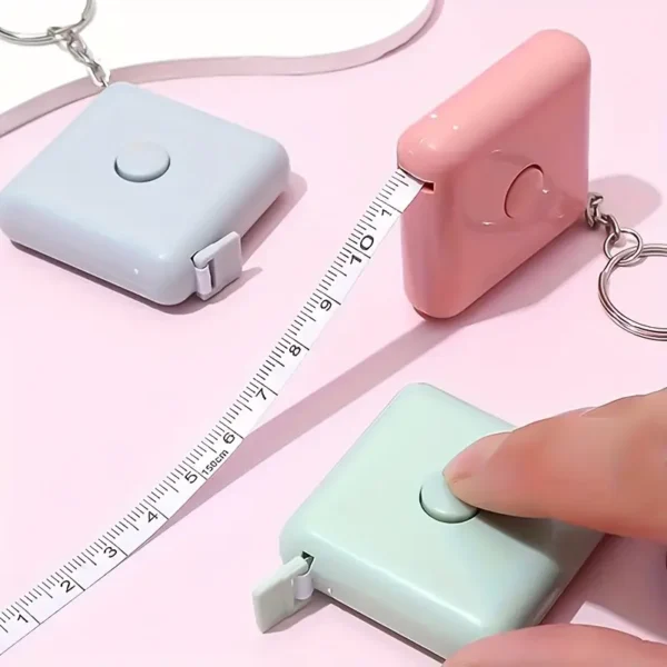 شريط قياس قابل للسحب مدمج بطول 59 بوصة - مقياس مزدوج للجسم، الخياطة والحرف اليدوية، لون عشوائي