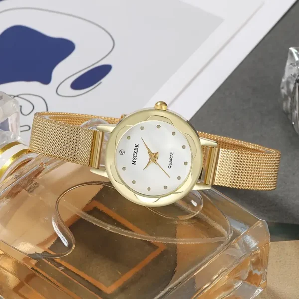 مجموعة من ساعة يد نسائية صغيرة بسيطة دائرية تناظرية كوارتز مع سوار من سبائك الزنك المقاوم للصدمات، بطارية غير قابلة للإزالة