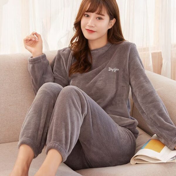 طقم نوم نسائي بأكمام طويلة مكون من قطعتين صوفي للشتاء المقاس الكوري المناسب ل 90% من الأحجام
