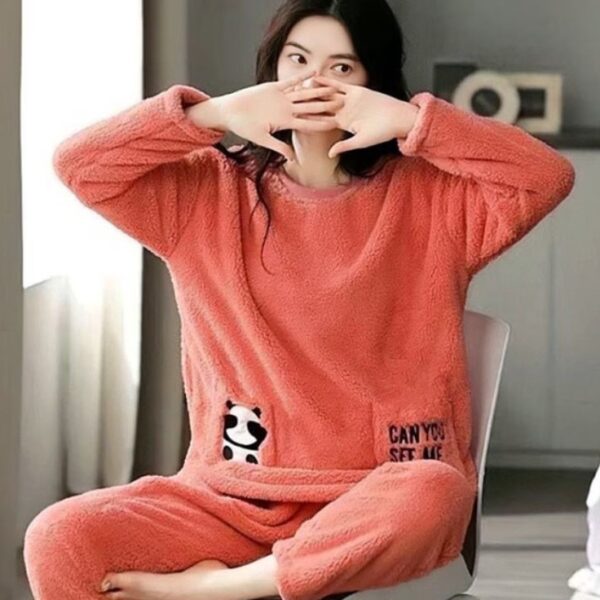 طقم نسائي بأكمام طويلة مكون من قطعتين شتوية ثقيلة قطنية ومريحة