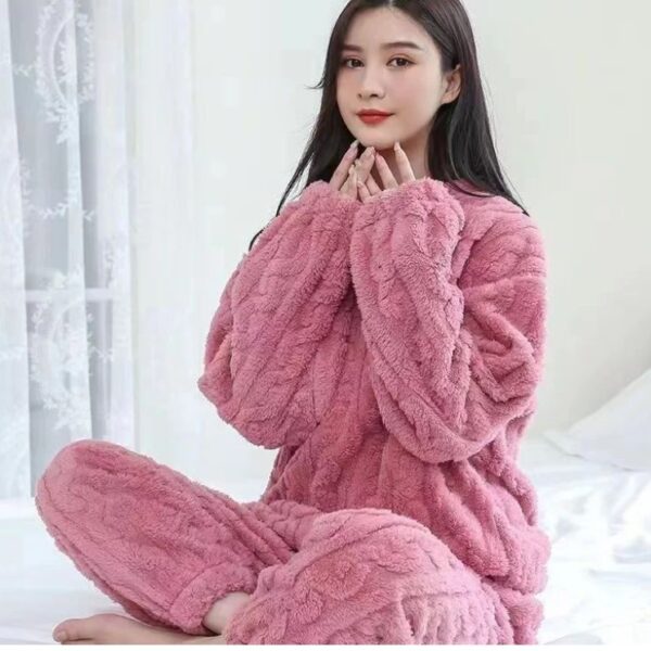 طقم نوم نسائي بأكمام طويلة مكون من قطعتين حارة صوفية لشتاء دافئ