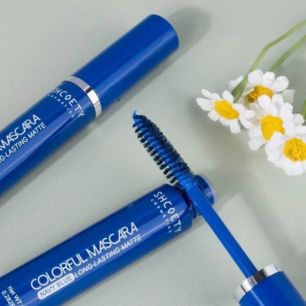 ماسكارا ملونة من شكوتي - زرقاء، تعطي حجماً، مقاومة للماء، تجعيد، مناسبة لجميع أنواع البشرة - تركيبة طويلة الأمد، ضد التلطخ