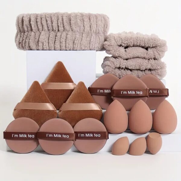 مجموعة مكياج تحتوي على 18 قطعة، 1 حزام شعر و 2 أساور، 3 إسفنجات تجميل كبيرة و 3 صغيرة، 3 مناديل بودرة مثلثة و 6 إسفنجات للهواء، بولي يوريثان قابل للامتصاص، بدون عطر، خالية من اللاتكس، لجميع أنواع البشرة، أدوات مكياج متعددة الألوان للمكياج السائل والكريمي والبودرة