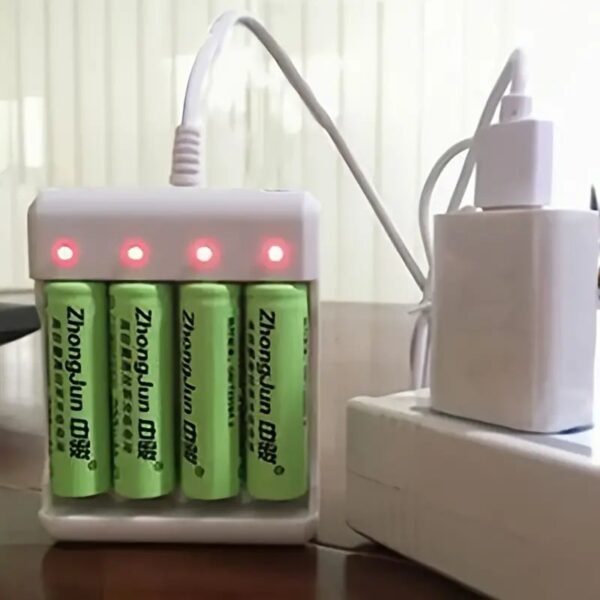 شاحن USB سريع عالي الجودة للبطاريات AAA & AA - حماية من الدائرة القصيرة، محطة قابلة لإعادة الشحن