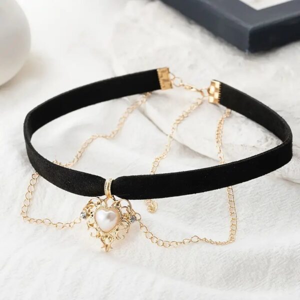 قلادة بوهو-شيك مخملية مع قلادة قلب ذهبية - مستوحاة من الطراز القديم، قلادة سبيكة للملابس الكاجوال