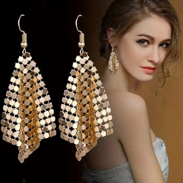 أقراط أنيقة من الترتر مع شرابات ، أقراط هندسية عصرية متدلية ، أقراط طويلة لامعة من المعدن للنساء