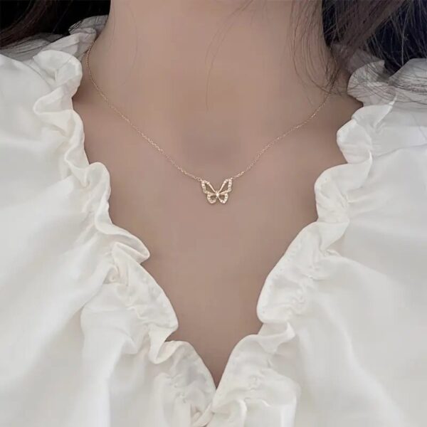 تخفيض 70% قلادة أنيقة على شكل فراشة مع سلسلة عظمة الترقوة، تصميم مجوف عالي الجودة، هدية مثالية للنساء اللون الذهبي