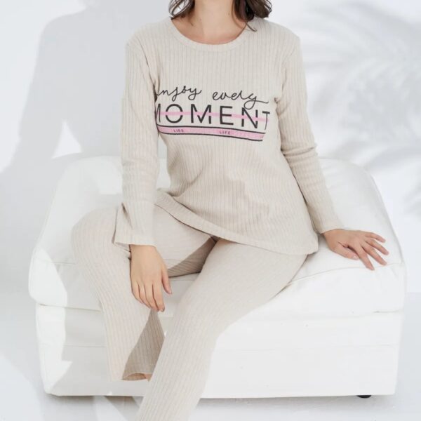 سياه إنجي طقم بيجامة مطبوعة محبوكة باللون البيج طقم بيجامة شتوي