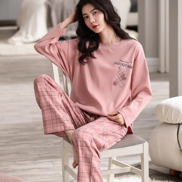 طقم نوم نسائي بأكمام طويلة مكون من قطعتين بيجامة نسائية خفيفة قماش بارد ومريح